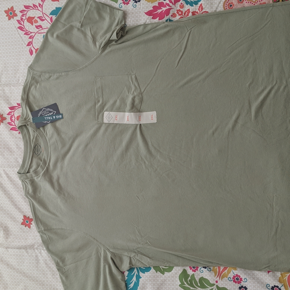 NWT St. John's Bay Men's Solid Pocket Tee